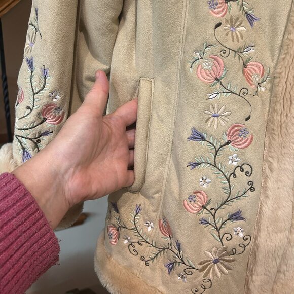 Fu Da‎ Sport Faux Suede Embroidered Sherpa Coat Sz L Phoebe Buffay Inspired 90s - Picture 6 of 8